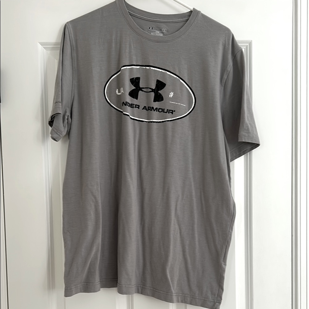 Under Armour Men’s Gray T-shirt size L